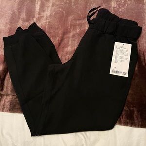 *SOLD* Lululemon on the fly jogger 28 inch